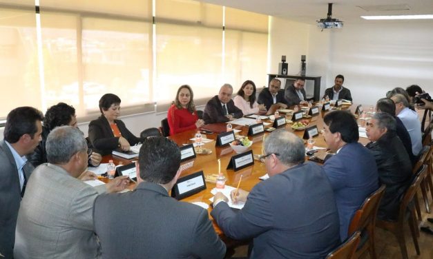 Diputados federales se reúnen con responsables de Educación en SLP