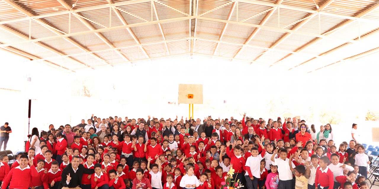 Entrega Nava techado de escuela en Tierra Blanca