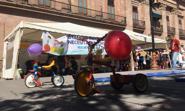 Se instalan estancias infantiles en la Plaza de Armas.