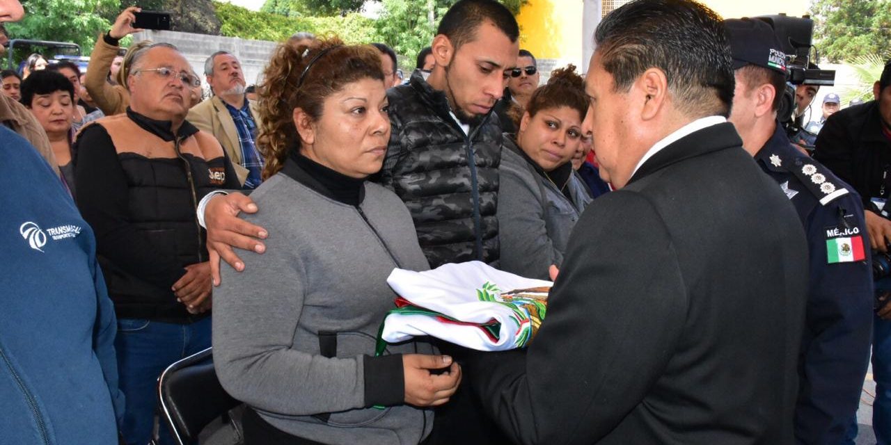 Rinden homenaje póstumo a policía en Soledad.