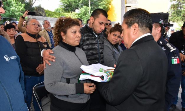 Rinden homenaje póstumo a policía en Soledad.