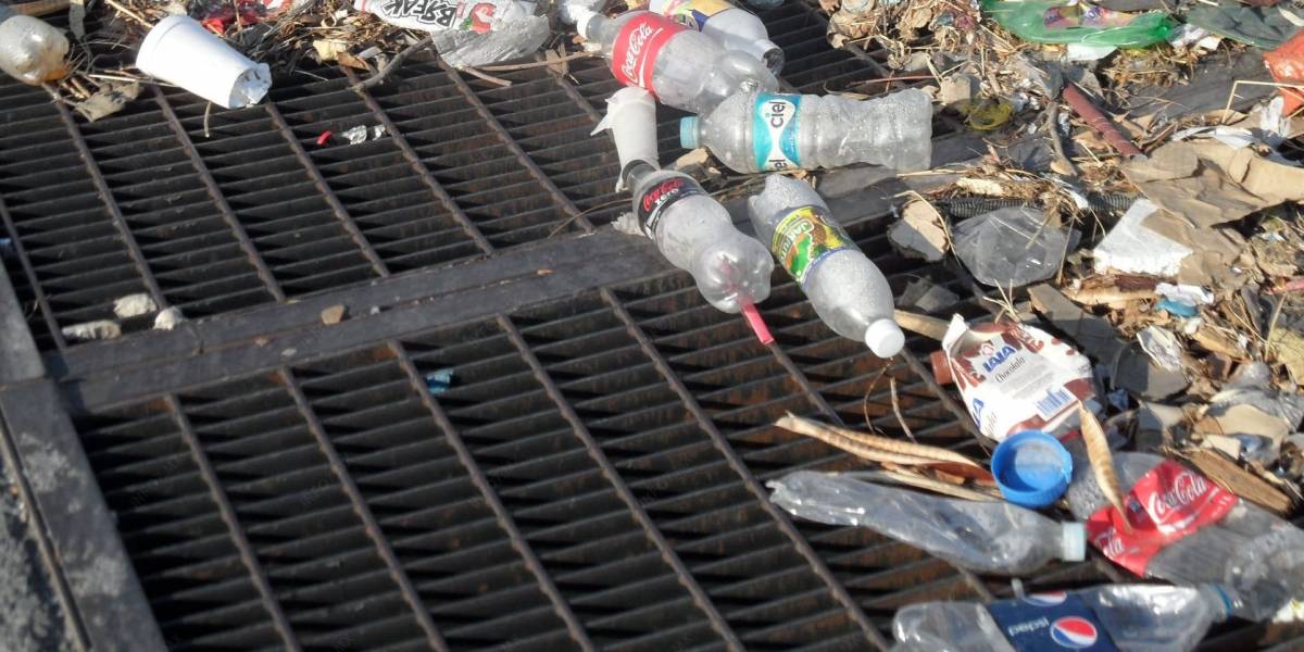 PC pide no arrojar basura en la vía pública que provoque inundaciones.