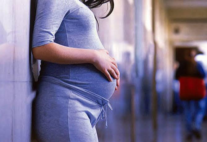 Aumentan en SLP embarazos en adolescentes.