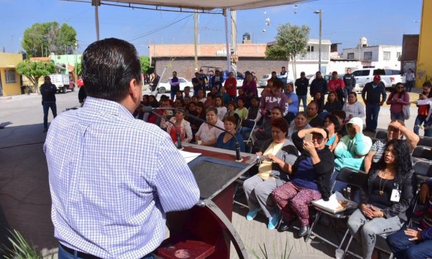 Gilberto Hernández inicia construcción de área deportiva
