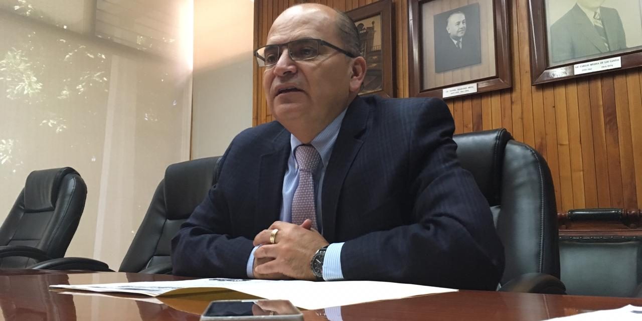Presentan concurso de tesis para fomentar la titulación en esta modalidad en la Facultad de Derecho.