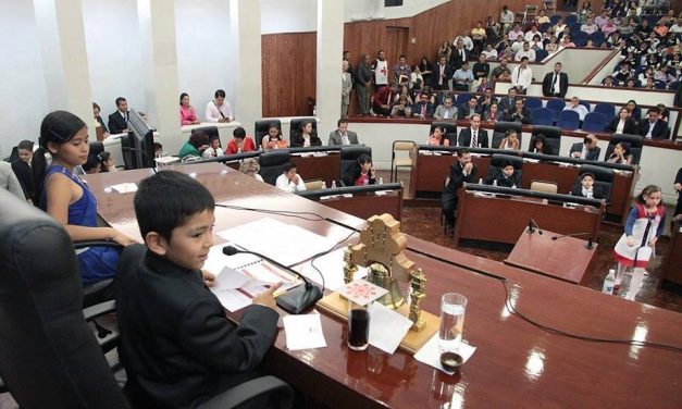 Niños con mejores calificaciones participarparán en Parlamento Infantil.