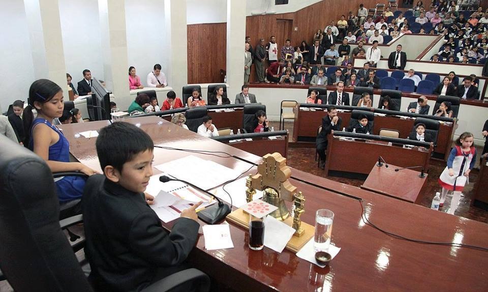 Niños con mejores calificaciones participarparán en Parlamento Infantil.