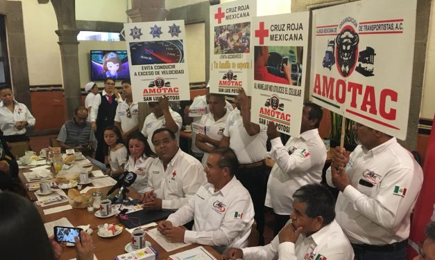 Unen esfuerzos Cruz Roja y AMOTAC para prevenir accidentes carreteros.