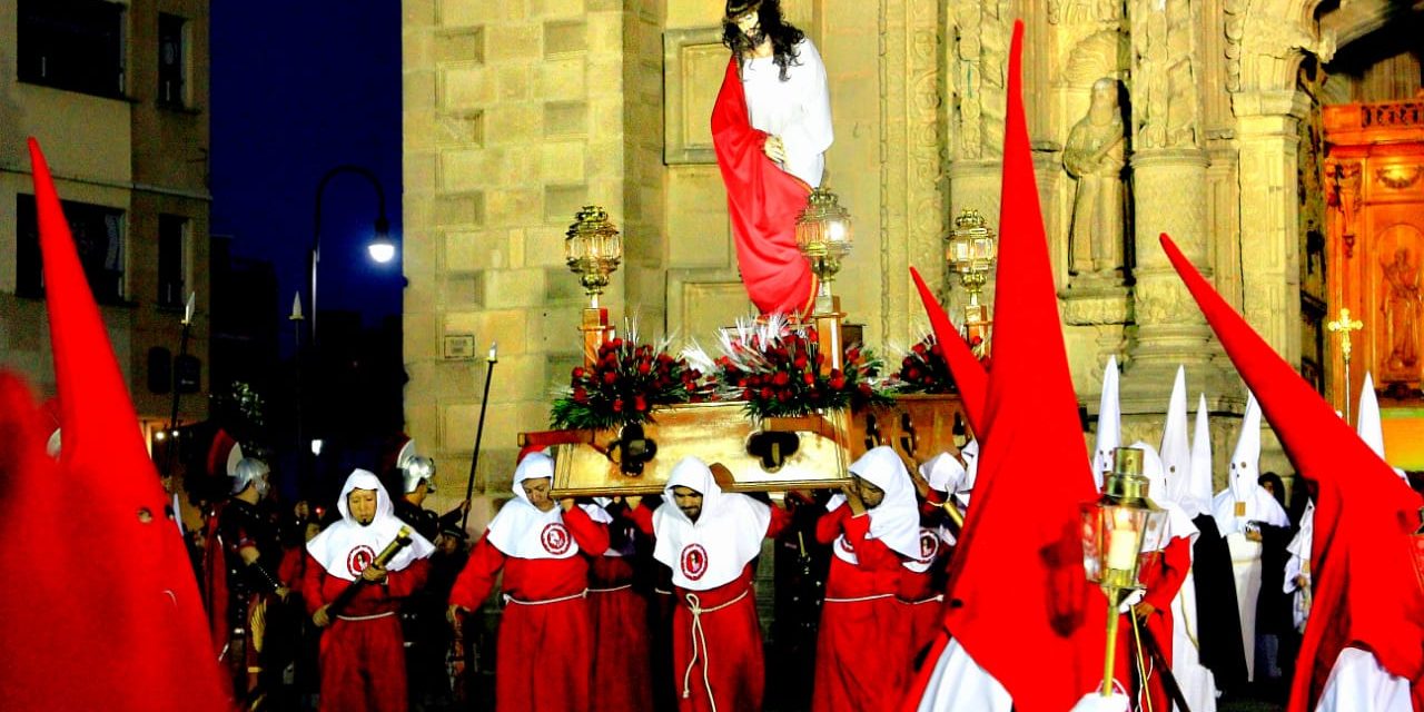 Emotiva Procesión del Silencio recorrió las calles del Centro.