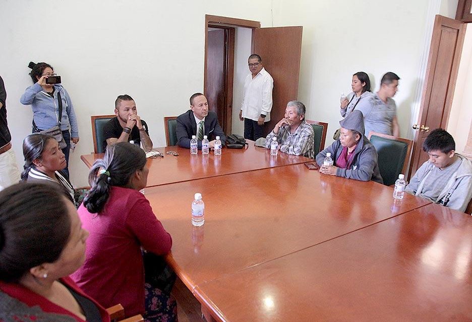 Se reúnen indígenas con diputados, ante desatención del municipio.