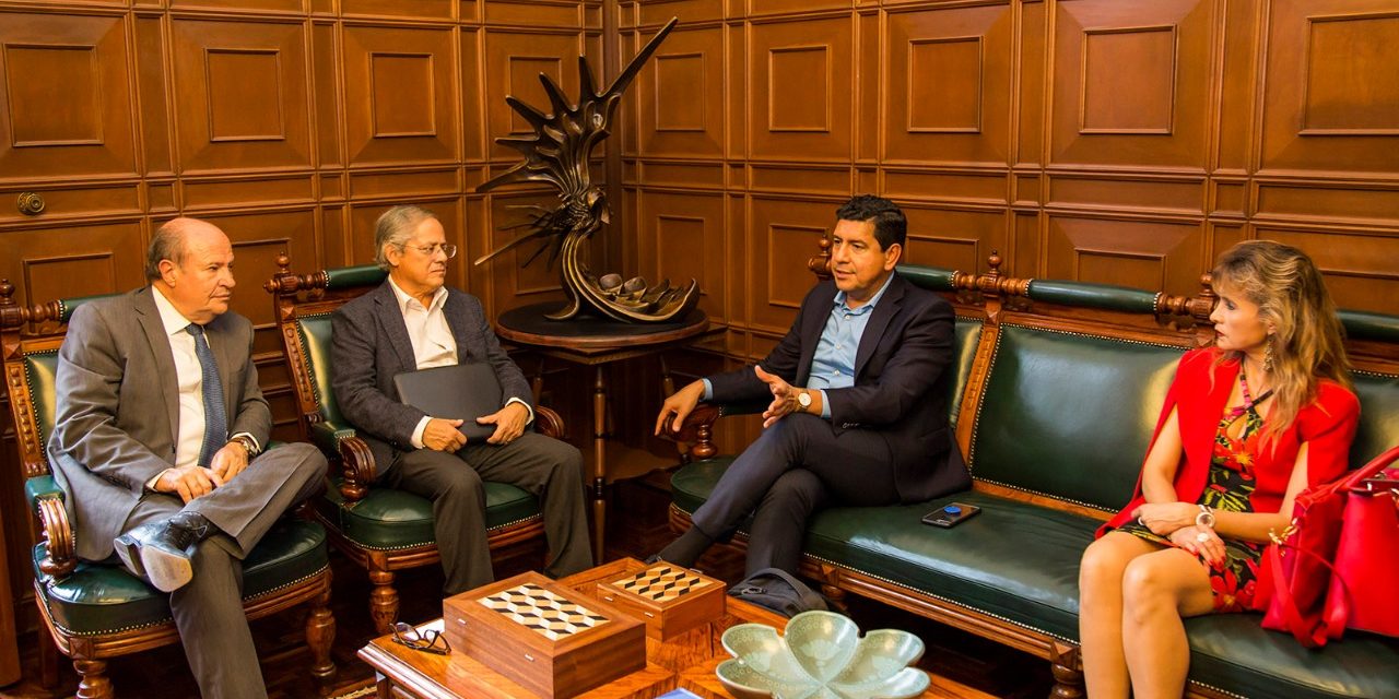 Rector de la Uaslp recibió a Gerente de territorios de Puerto Rico y México de Amazon.