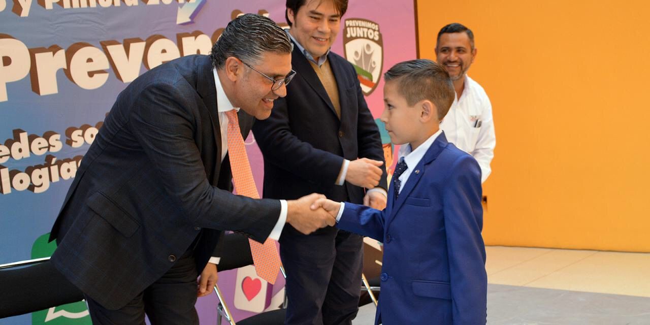 Entregan premios a ganadores de: “Un like por la Prevención”