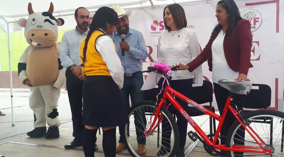 Inaugura DIF estatal servicio del Audiómetro y entrega apoyos en Cedral.