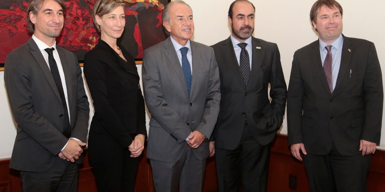 M Carreras se reúne con delegación de Quebec para impulsar intercambio.