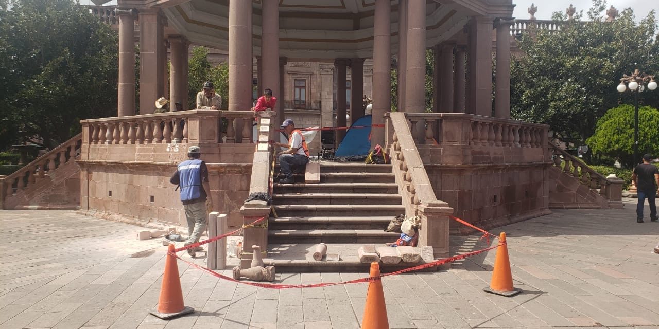 SEDUVOP repara kiosko de la Plaza de Armas