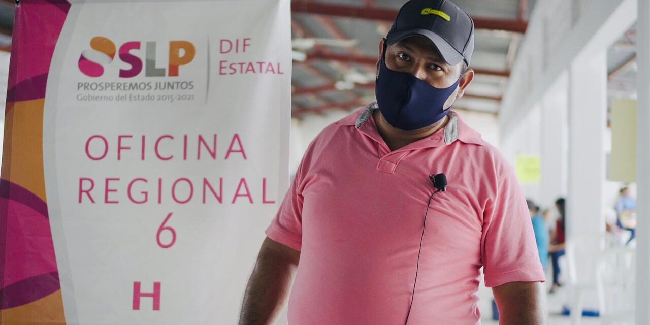 DIF estatal y SIFIDE entregan apoyos económicos a grupos vulnerables en la Huasteca.