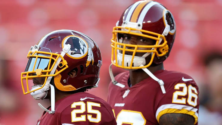 Redskins de Washington cambiarían el nombre tras presiones de patrocinadores.
