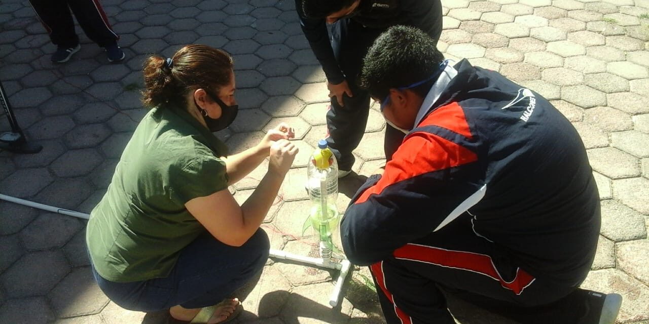 Ganan estudiantes del plantel 26 de Cobach concurso de hidro cohetes.