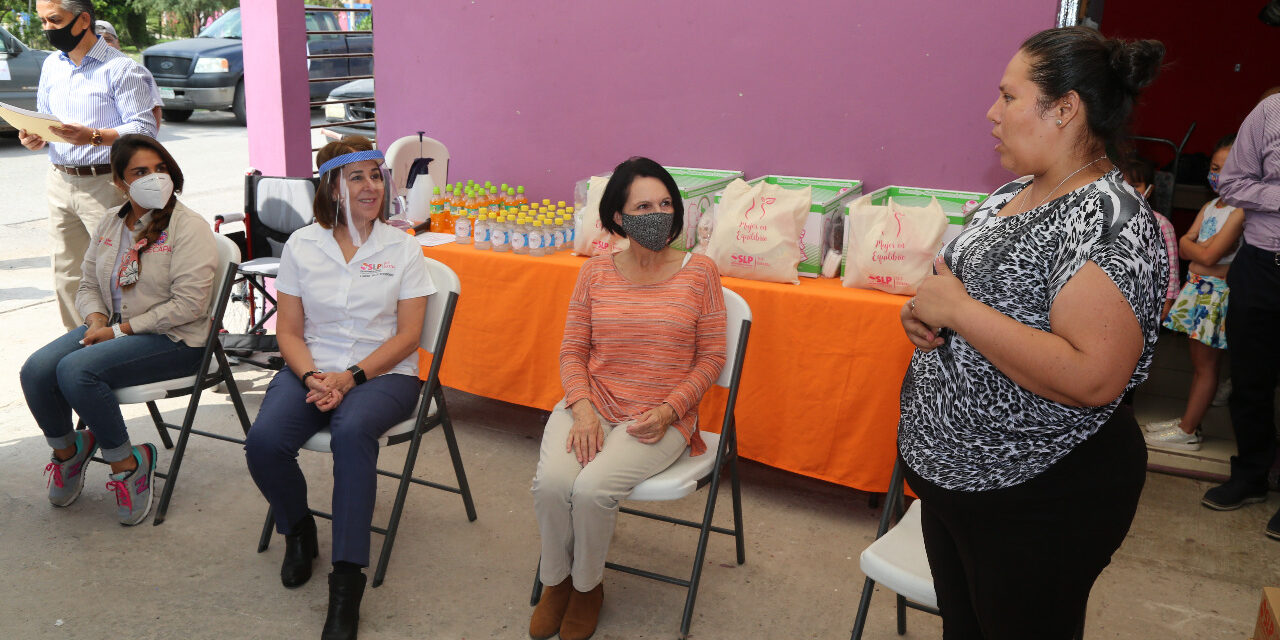 DIF estatal continúa con la entrega de apoyos alimentarios y granjas avícolas de traspatio.