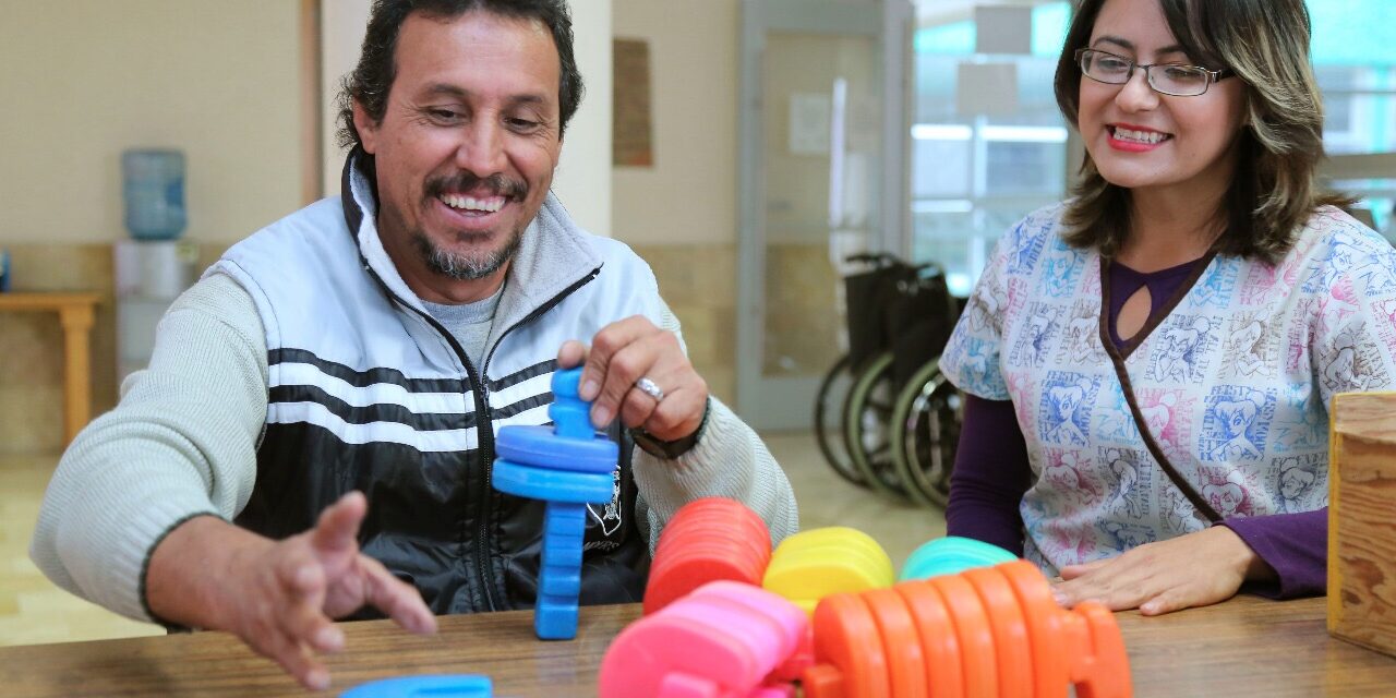 Con el uso de la tecnología y más de dos mil llamadas, el CREE da seguimiento a a sus pacientes.