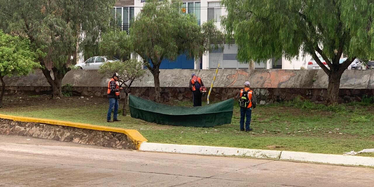 Seduvop realiza labores de limpieza y desazolve en el Río Santiago.