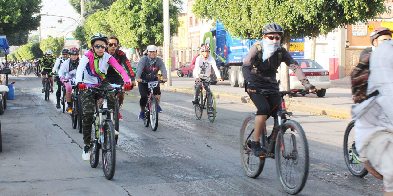 Mediante rodada, busca ayuntamiento capitalino respaldo de organizaciones para contrarrestar críticas a red de ciclovías.