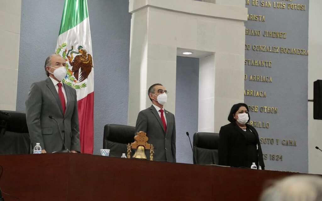JM Carreras asistió al Segundo Informe de Actividades de la LXII legislatura .