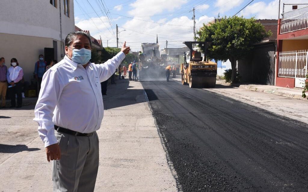 Ayuntamiento de Soledad arranca pavimentación de la calle Paseo de las Violetas en Jardines del Valle.